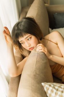 鬓边不是海棠红
